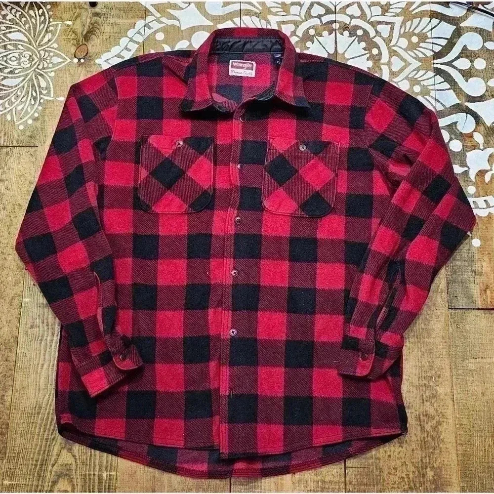 Wrangler Men's Size L Red and Black Buffalo Plaid Button-up Long Sleeve Shirt